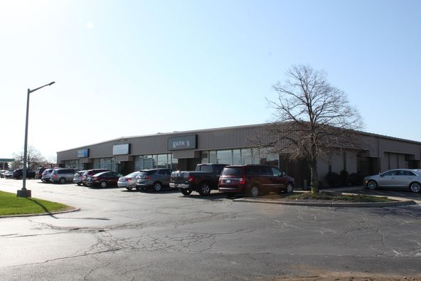 2000 W Pioneer Pkwy, Peoria, IL 61615